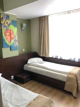Отель Hotel Graffiti Бухарест Двухместный номер с 2 отдельными кроватями-4