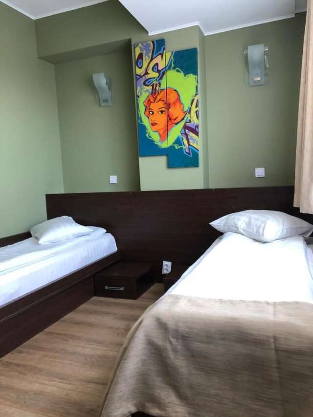 Отель Hotel Graffiti Бухарест-14